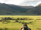 W okolicach Tsagan Nuur mnóstwo kempingów