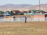 Plac zabaw w małym miasteczku. Mongolia, Chentej 2010