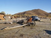 Wiejskie podwórko nad rzeką Balcz. Mongolia, Chentej 2010